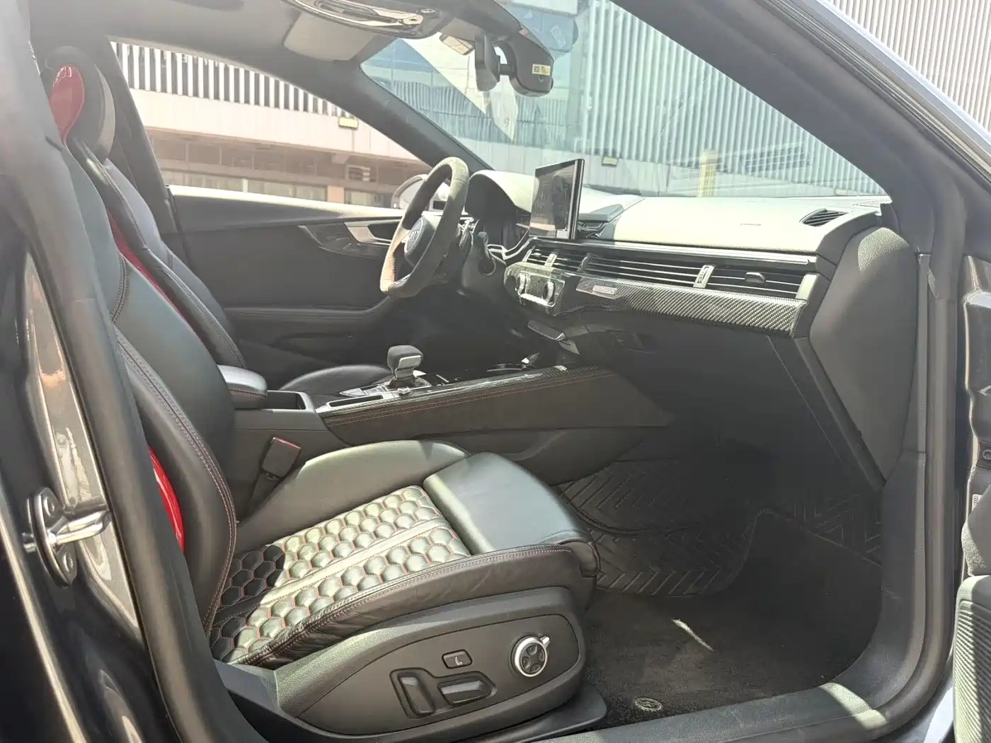 Audi RS 5 2023 Model RS 5 2.9T Sportback Dark Gold Edition фото 8