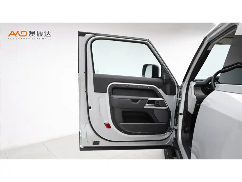 Land Rover Defender 2023 Facelift 90 3.0T P400 XS фото 10
