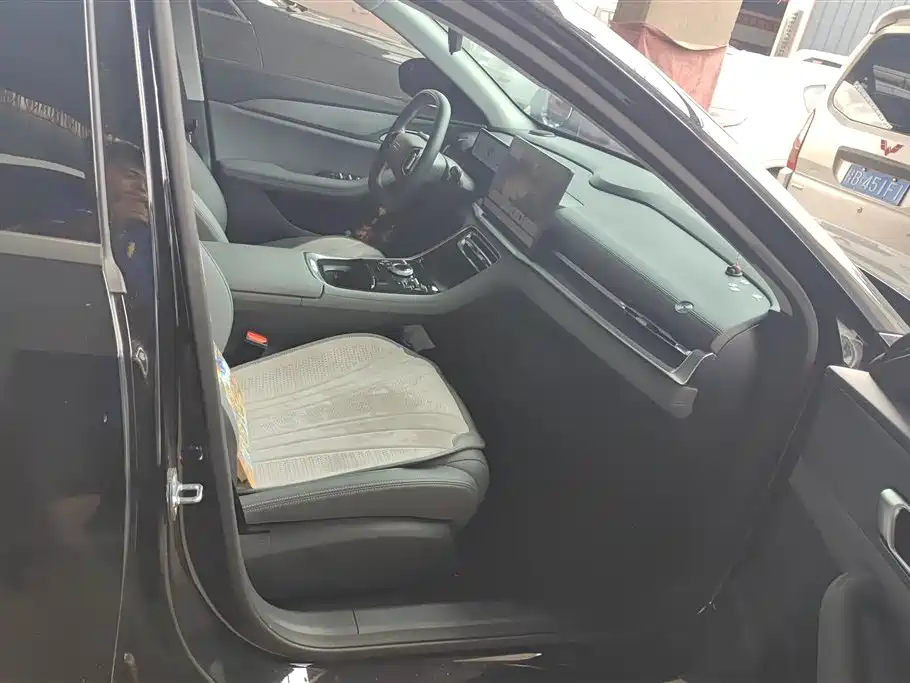 Geely Galaxy Galaxy A7 2025 EM-i 70km Luxury Edition фото 8
