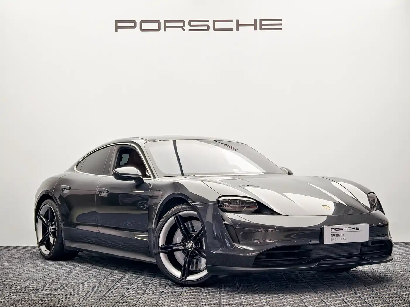 Porsche Taycan фото 6