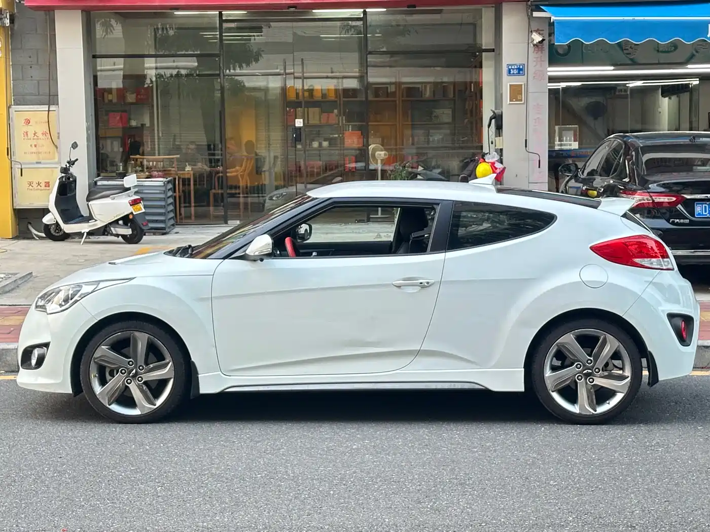 Hyundai Veloster 2012 1.6T Automatic Luxury фото 7
