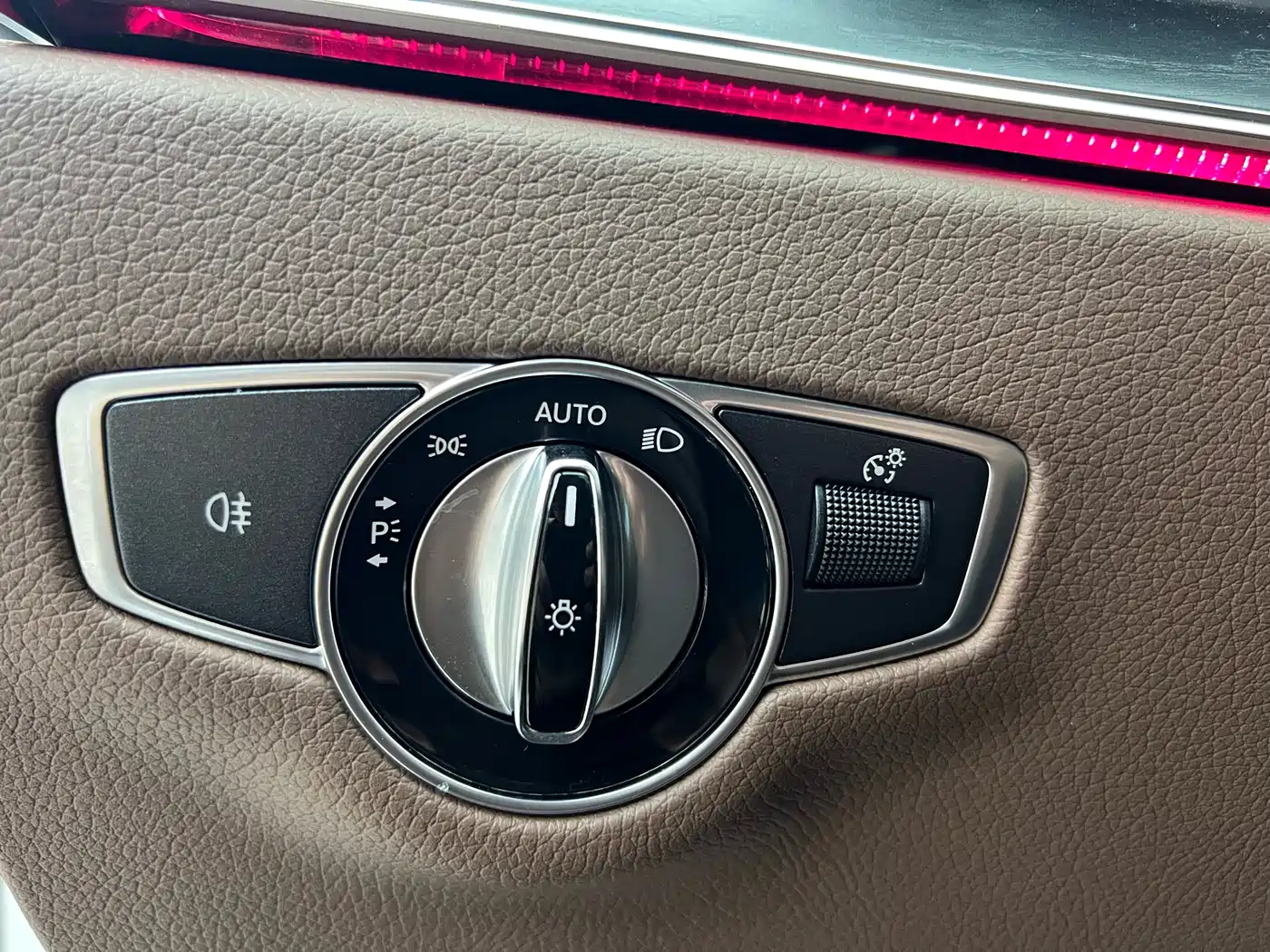 Mercedes-Benz E-Class 2019 E 300 L Sport Fashion фото 11