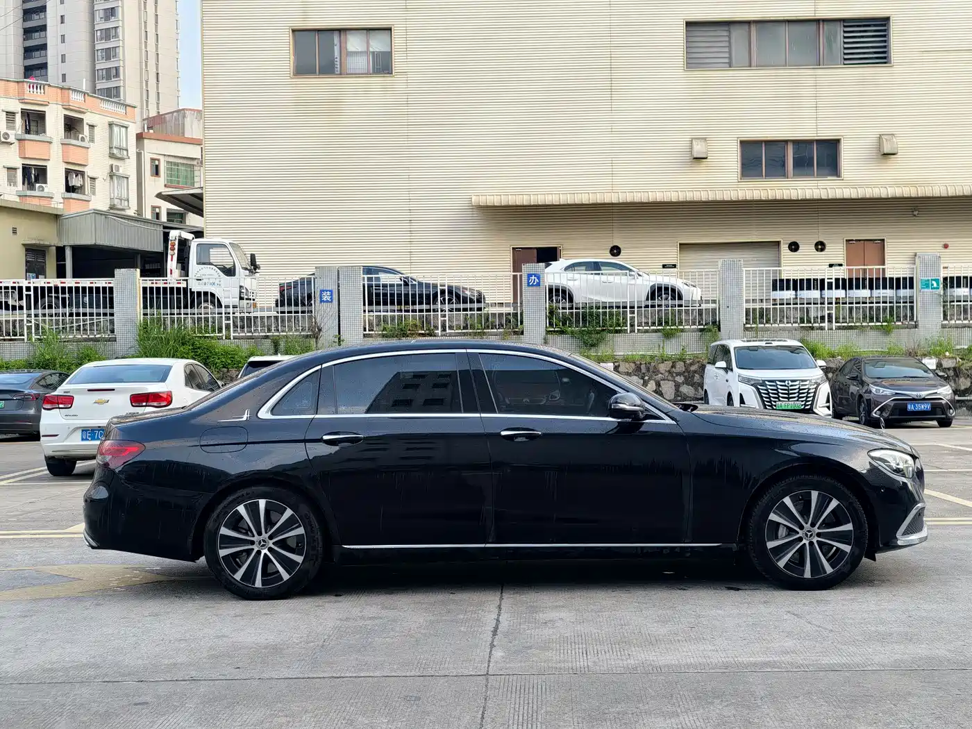 Mercedes-Benz E-Class New Energy 2022 Facelift E 350 e L Plug-in Hybrid Sedan фото 11