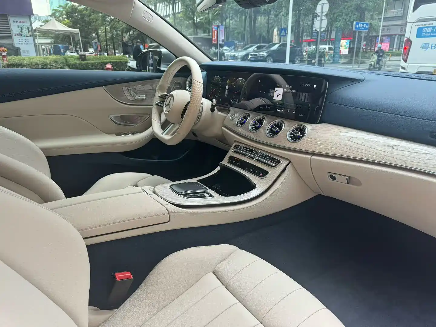 صورة 6 - Mercedes-Benz E-Class (Import)