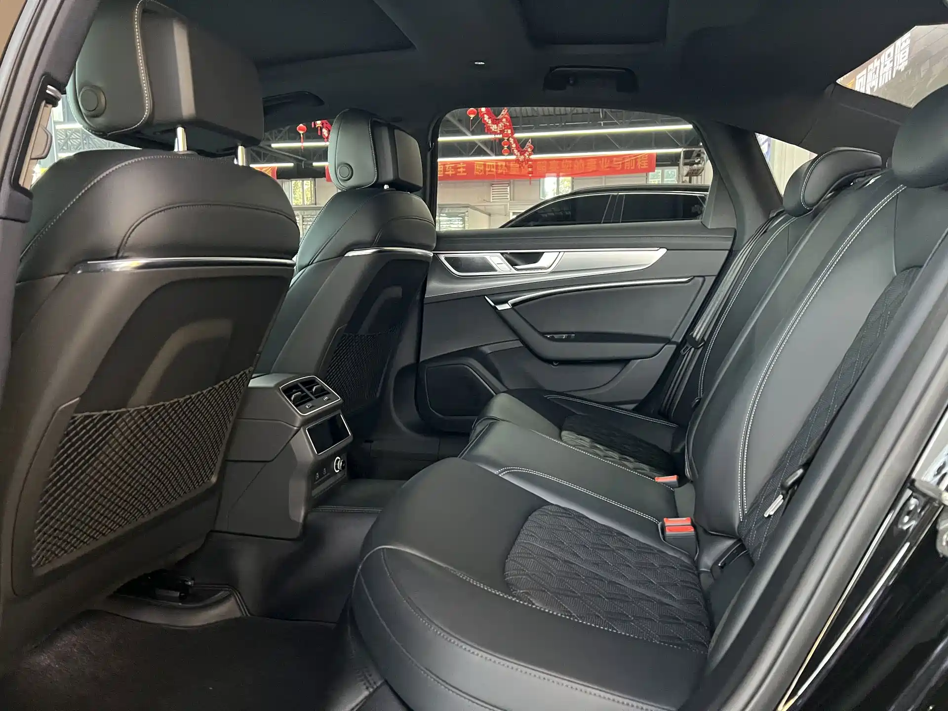 Фото 4 - Audi A6L