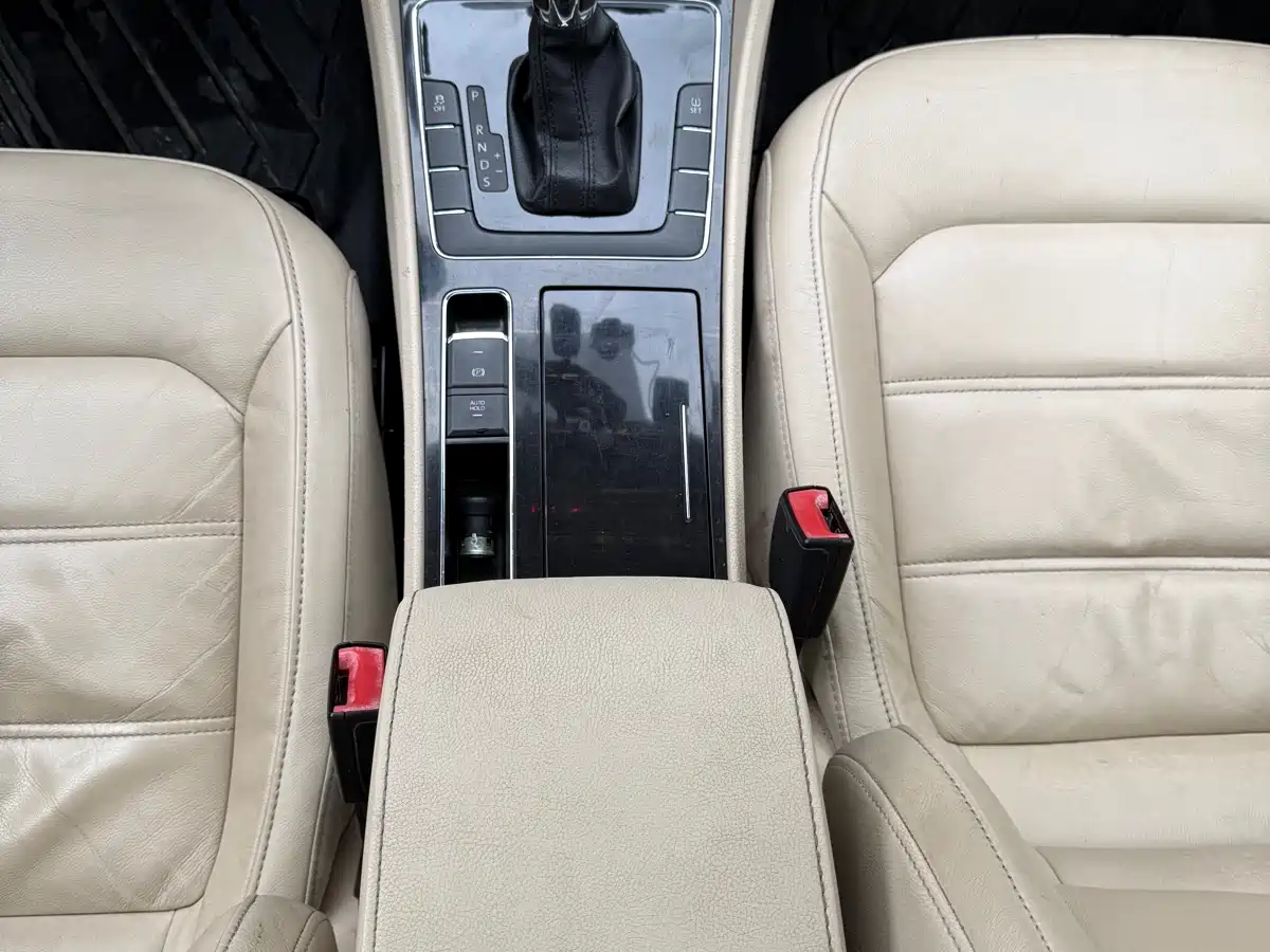 Volkswagen Passat 2014 2014 1.8TSI DSG Luxury Edition