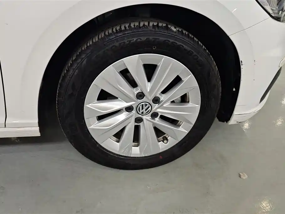 Volkswagen Lavida 2018 Hatchback 200TSI DSG Comfort Edition China V фото 6