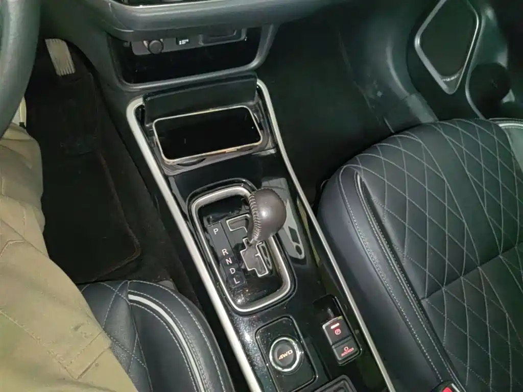 MITSUBISHI OUTLANDER