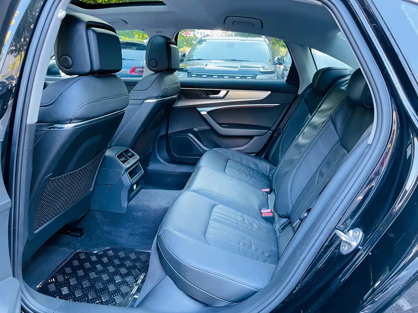 Фото 13 - Audi A6L