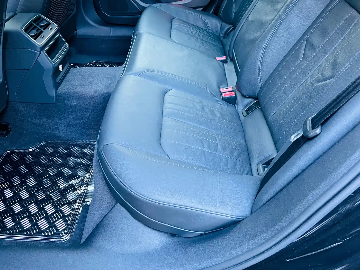 Фото 15 - Audi A6L