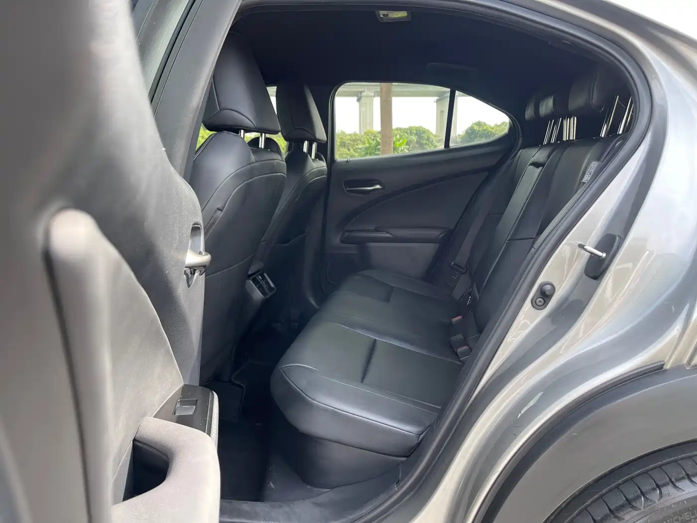 Фото 28 - Lexus UX