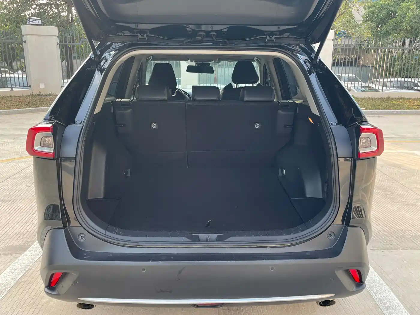 Toyota Wildlander 2022 Hybrid 2.5L E-CVT FWD Luxury Edition фото 18