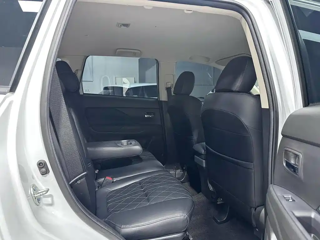 Mitsubishi Outlander 2022 2021 Facelift 2.0L 2WD Comfort Edition 5-Seater