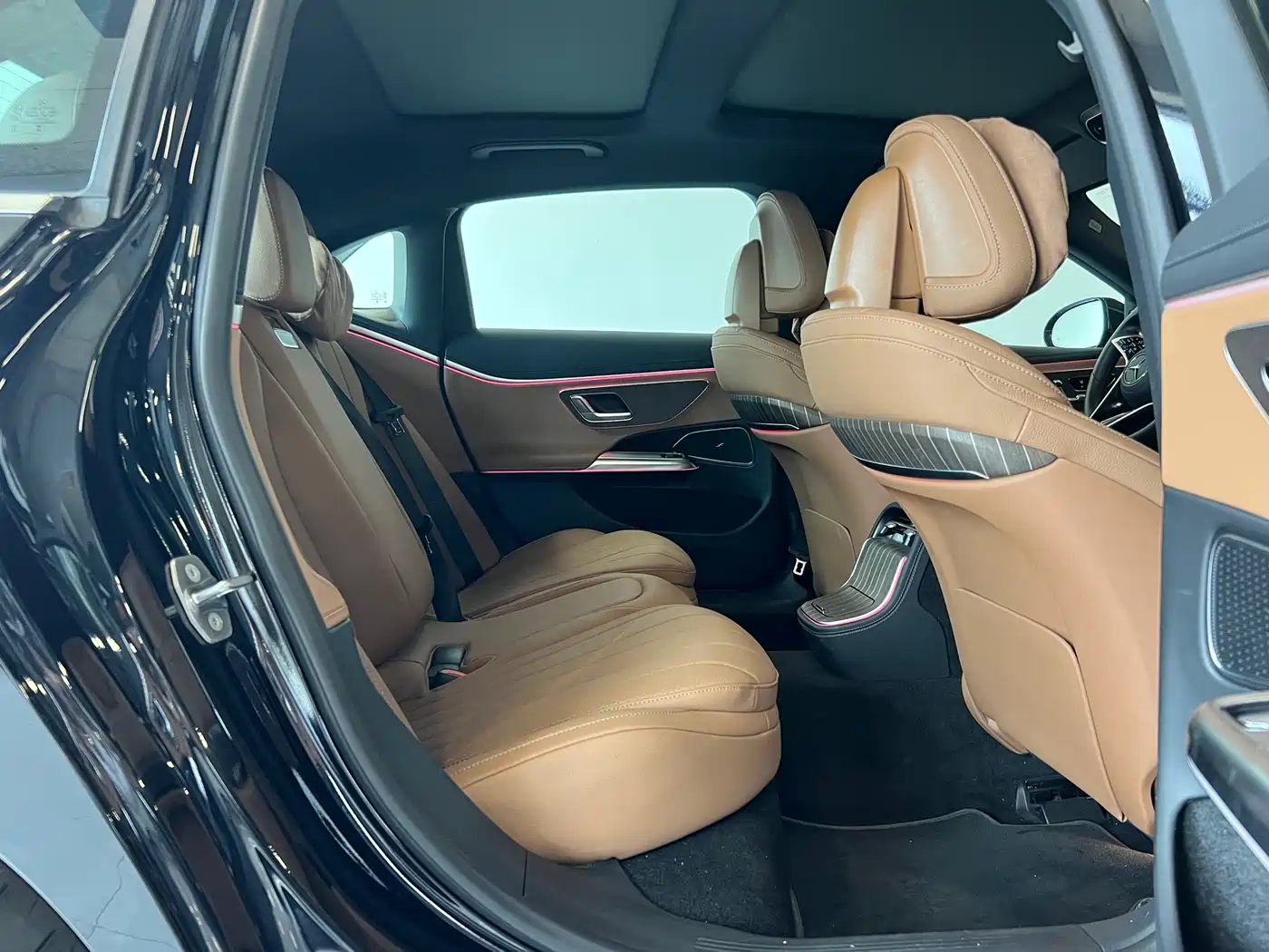 Mercedes-Benz E-Class New Energy 2024 E 350 e L Plug-in Hybrid Sedan фото 5