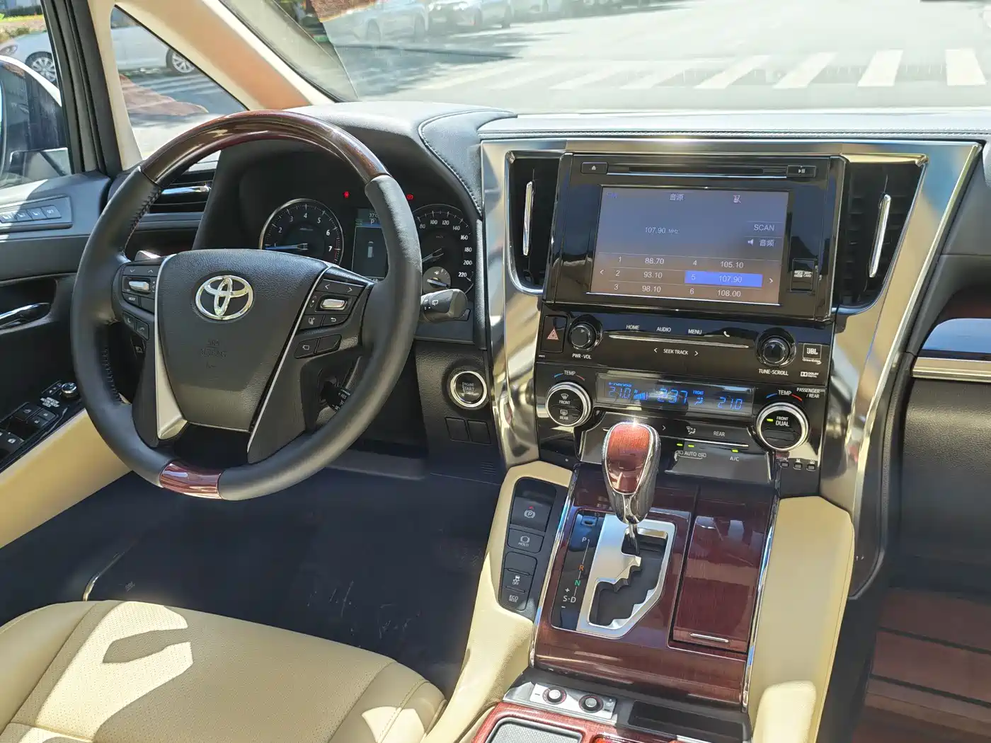 Toyota Alphard 2015 3.5L Luxury Edition фото 16