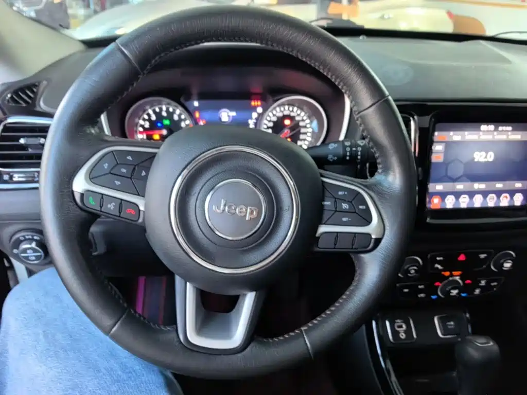 Фото 11 - Jeep Compass