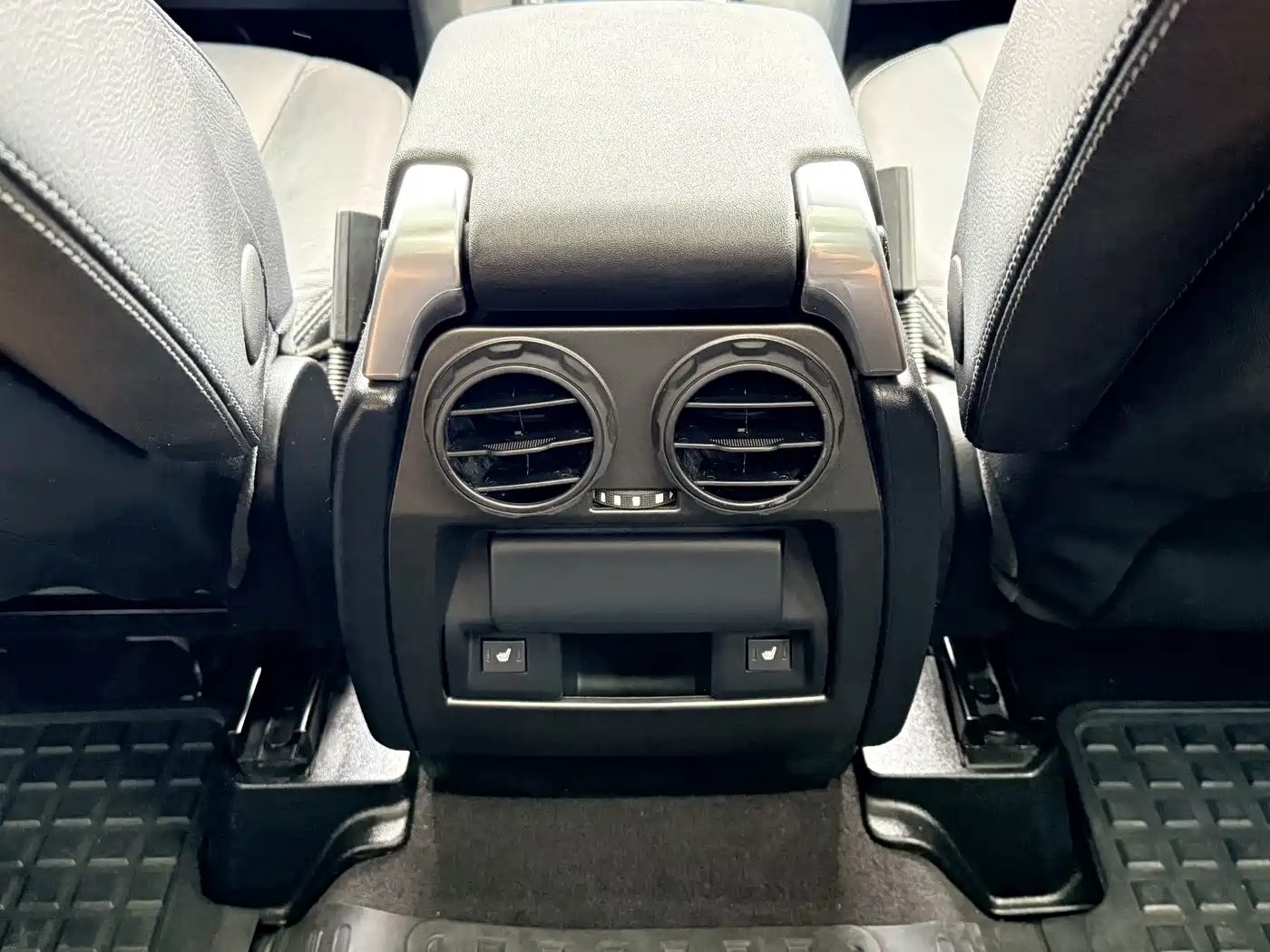Land Rover Discovery 2013 3.0 SDV6 HSE Diesel фото 16