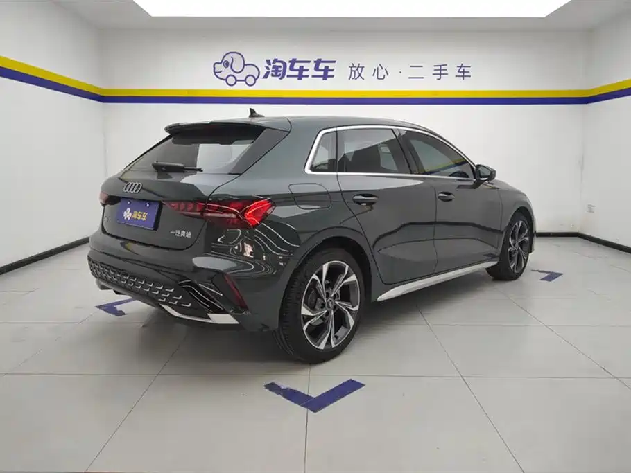 Audi A3 2025 Sportback 35TFSI Flying Premium фото 3