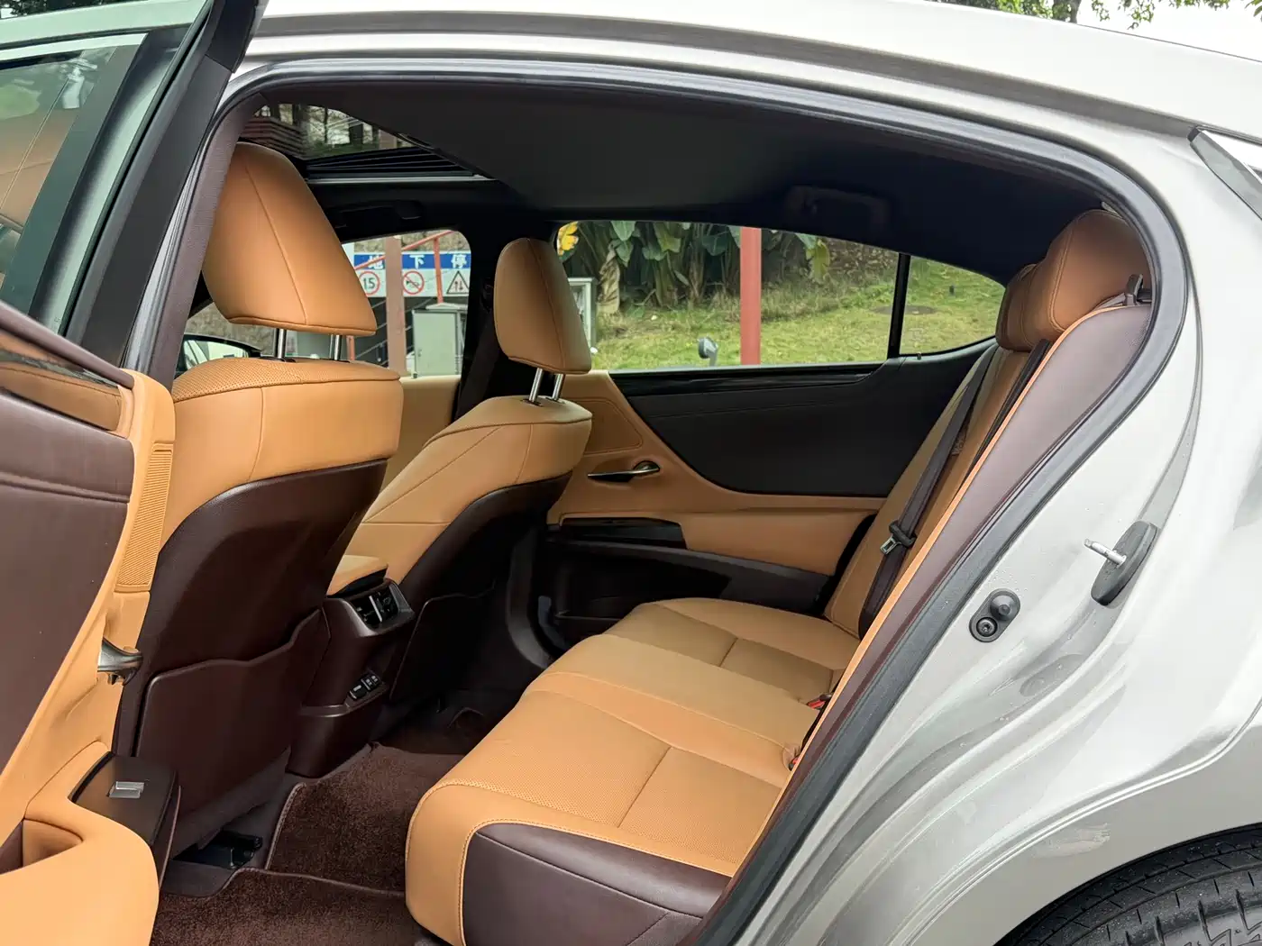 Lexus ES 2021 200 Excellence Edition фото 18