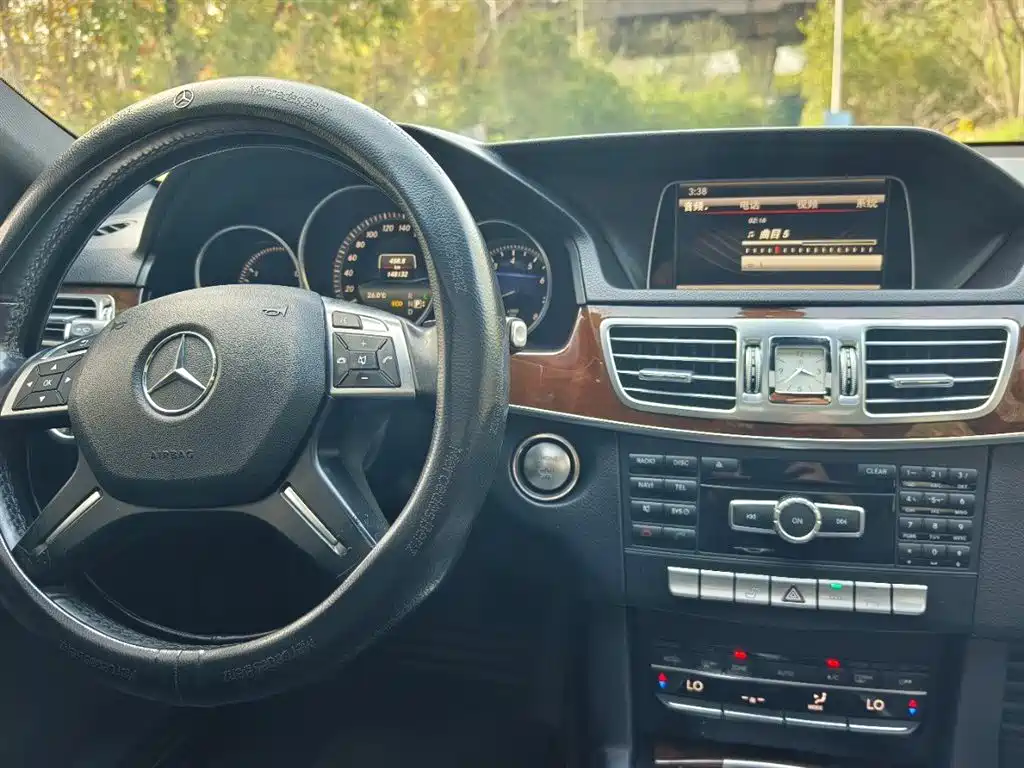 Mercedes-Benz E-Class 2015 E 200 L фото 11
