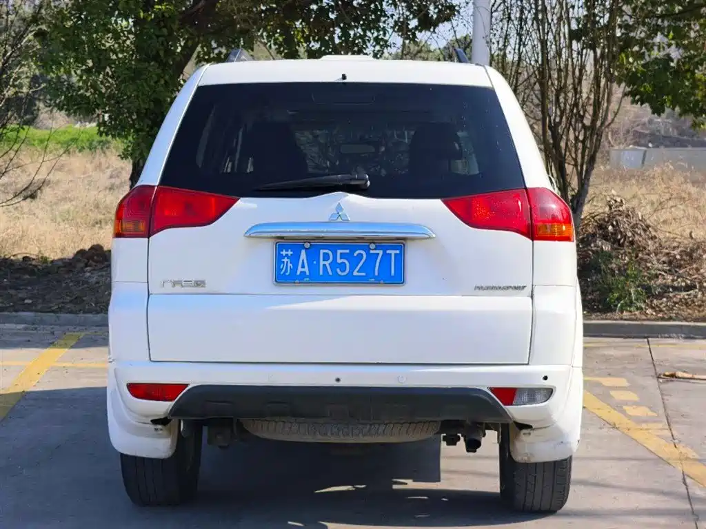 Mitsubishi Pajero Sport 2013 3.0L Automatic 2WD Luxury фото 4
