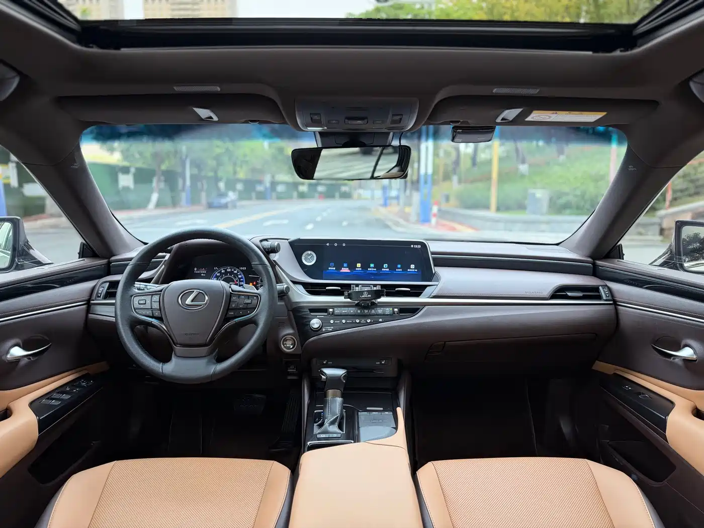 Lexus ES 2021 200 Excellence Edition фото 9