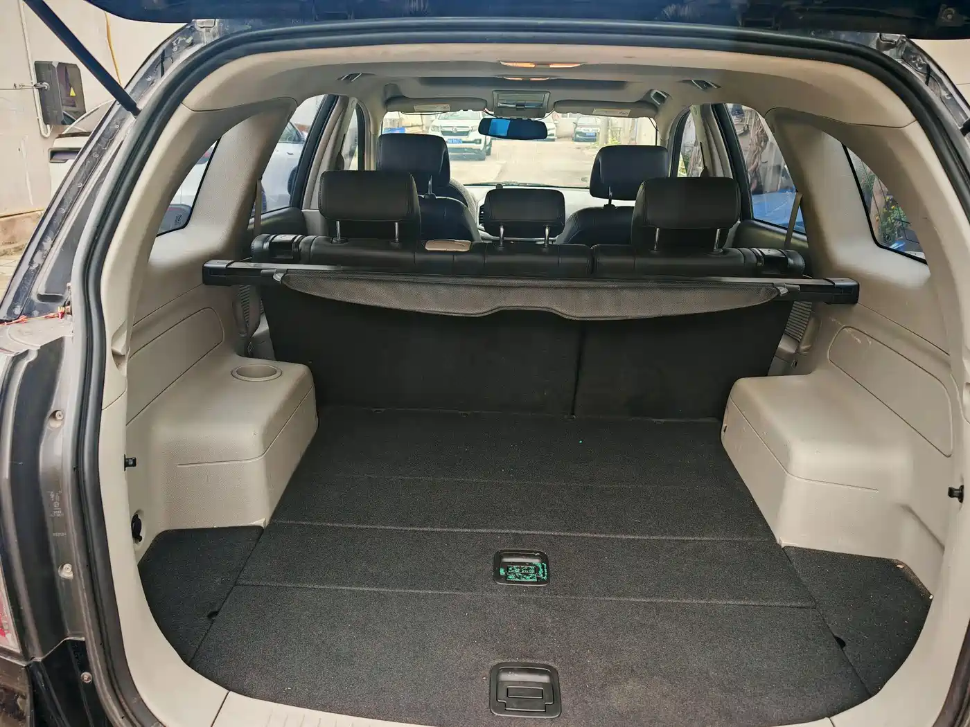 Chevrolet Captiva 2012 2012 Model 2.4L 2WD Urban Edition 5-Seater