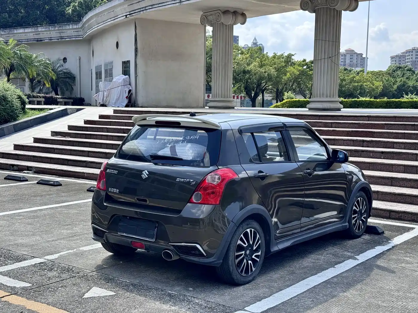 Photo 8 - Suzuki Swift