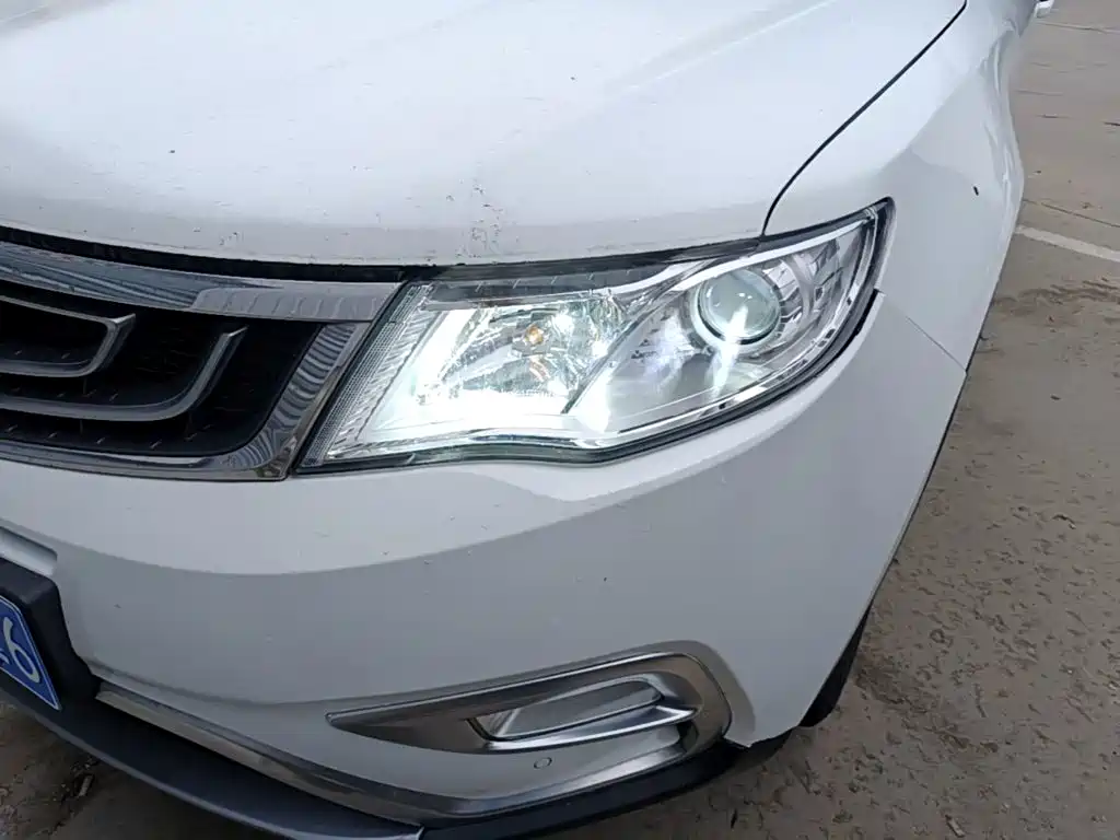 Фото 24 - Geely Atlas