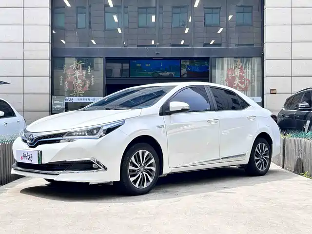  Toyota Corolla Twin Engine E+ 2019 1.8L E-CVT Luxury Edition