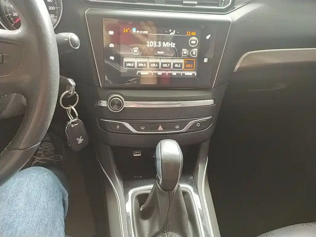Peugeot 408 2015 Model 1.2T Automatic Luxury Edition фото 13