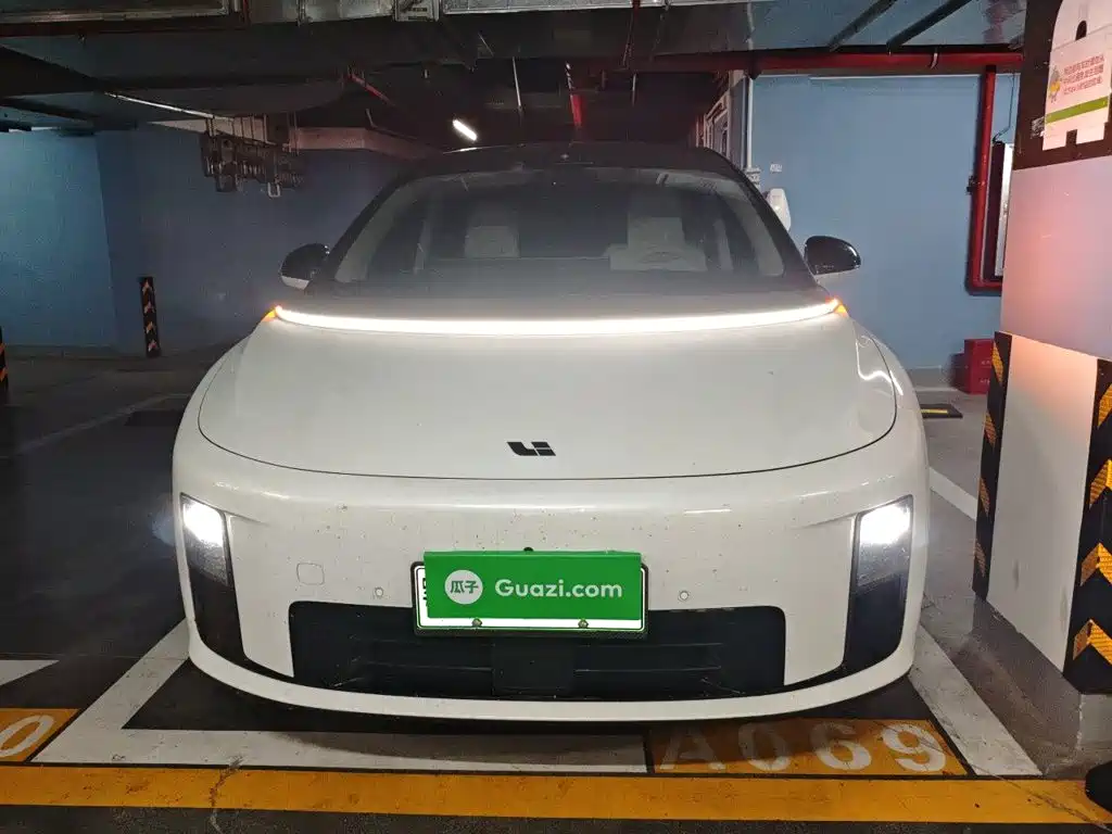 Li Auto Li i8 2025 2025 Standard Edition