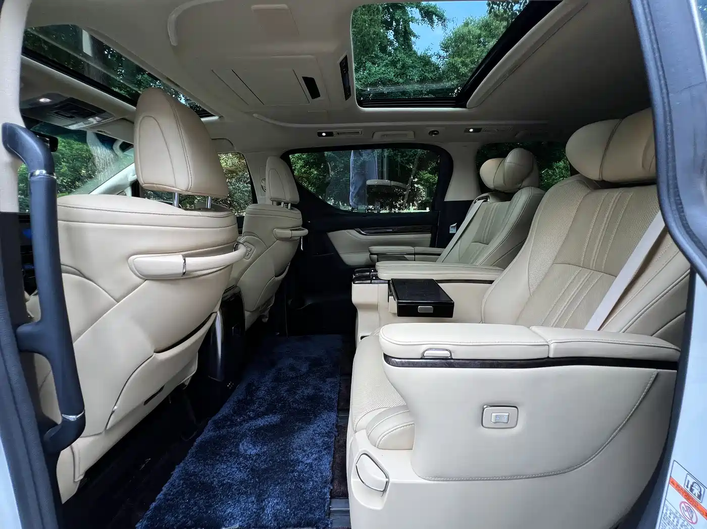Toyota Vellfire 2019 Hybrid 2.5L HV Premium Edition фото 17