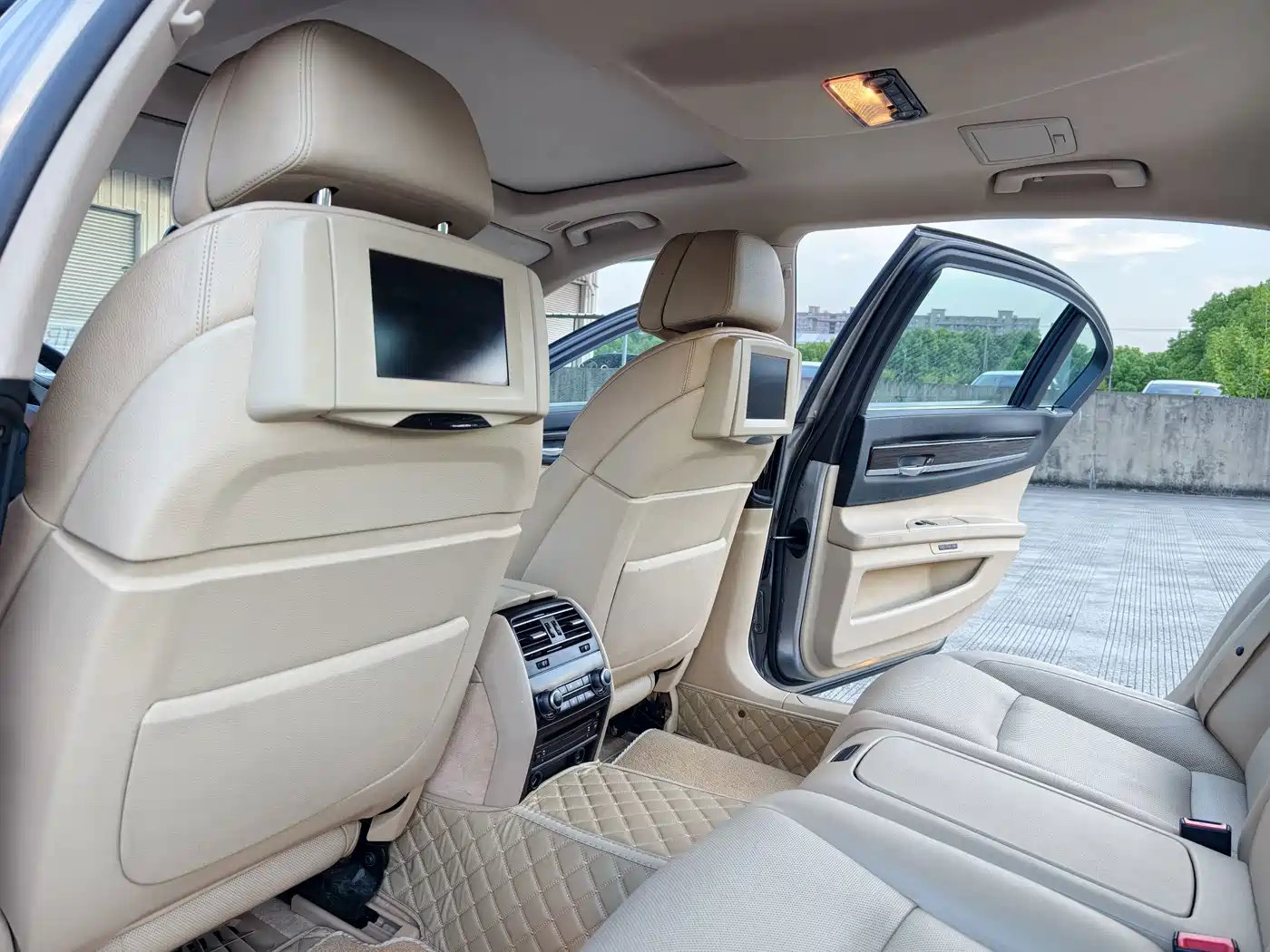 BMW 7 Series 2010 2009 730Li Leading