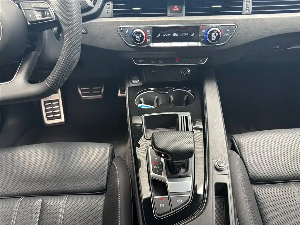 Audi A4L 2023 40 TFSI Luxury Sport фото 9