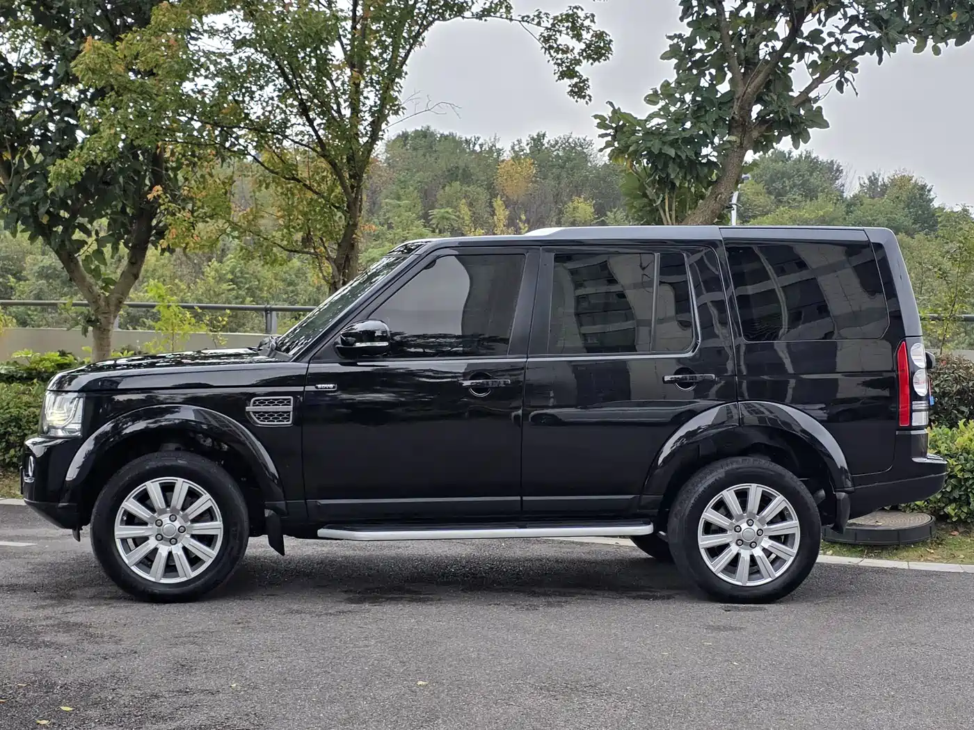 Land Rover Discovery 2015 3.0 SDV6 HSE Diesel фото 4