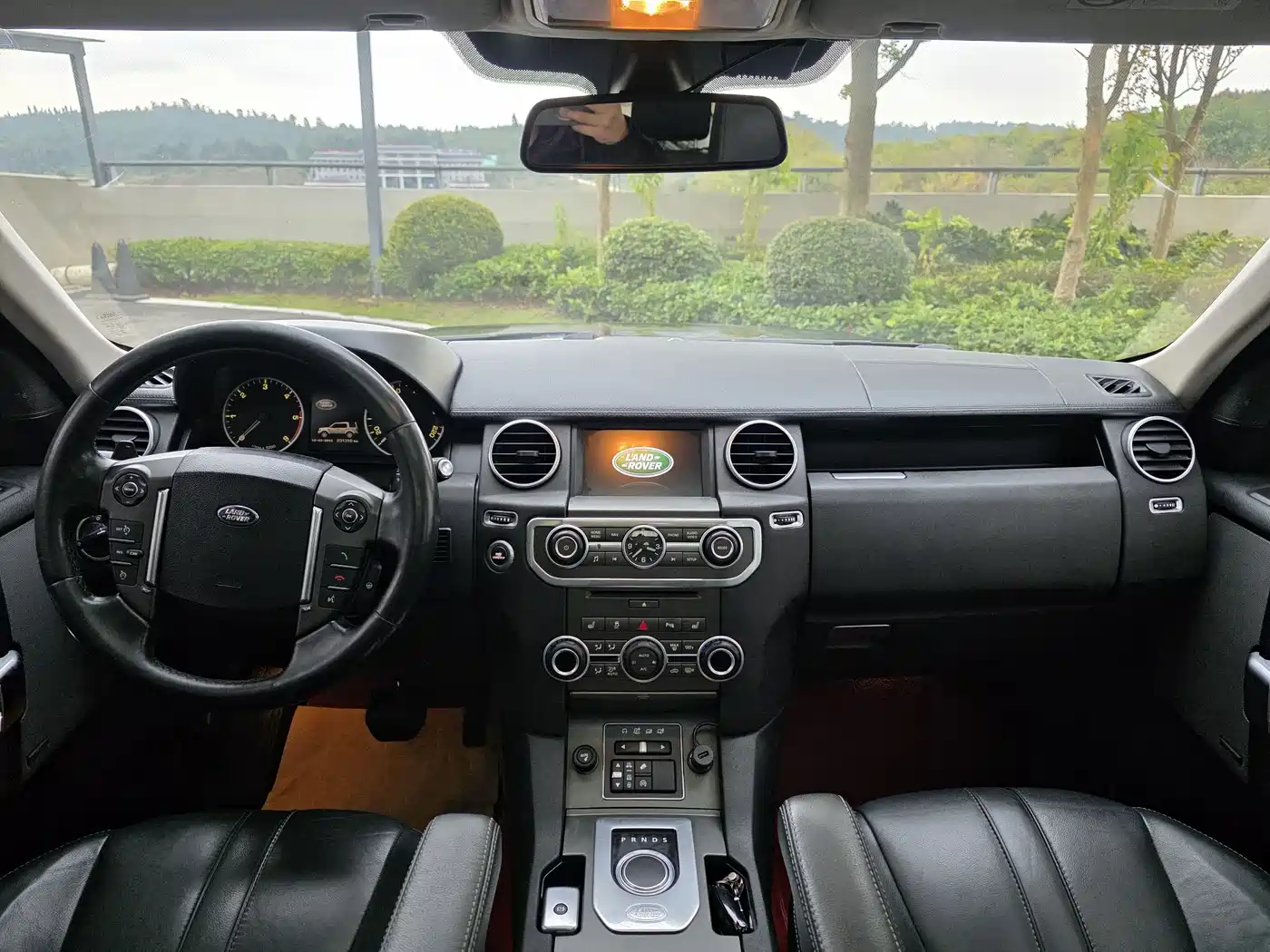 Land Rover Discovery 2015 3.0 SDV6 HSE Diesel фото 7