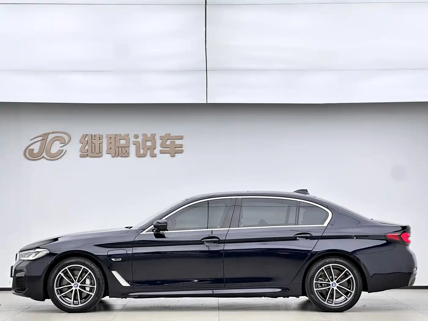 BMW 5 Series New Energy 2022 Facelift II 535Le Pioneer Edition M Sport Package фото 4