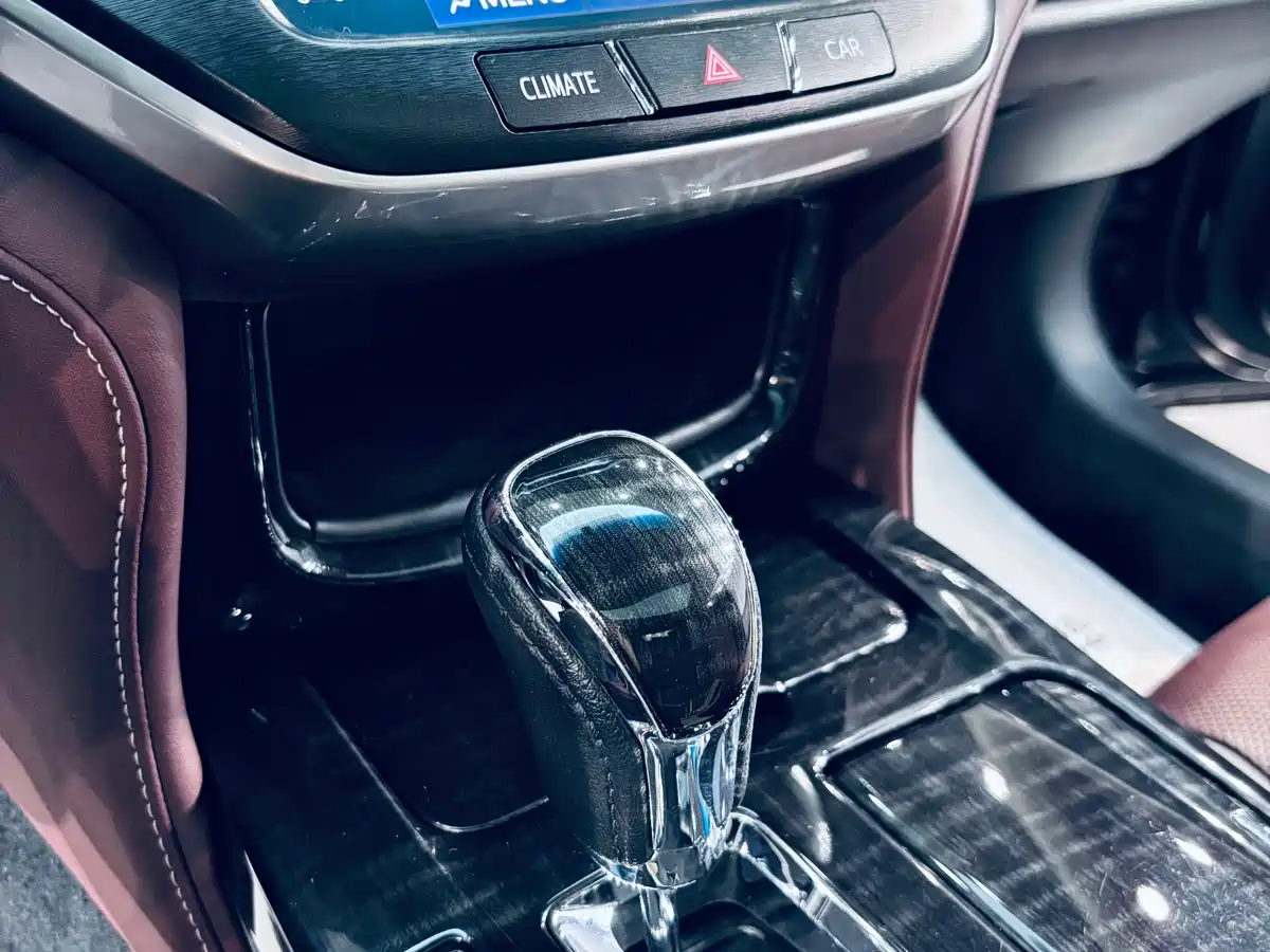 Фото 9 - Toyota Crown
