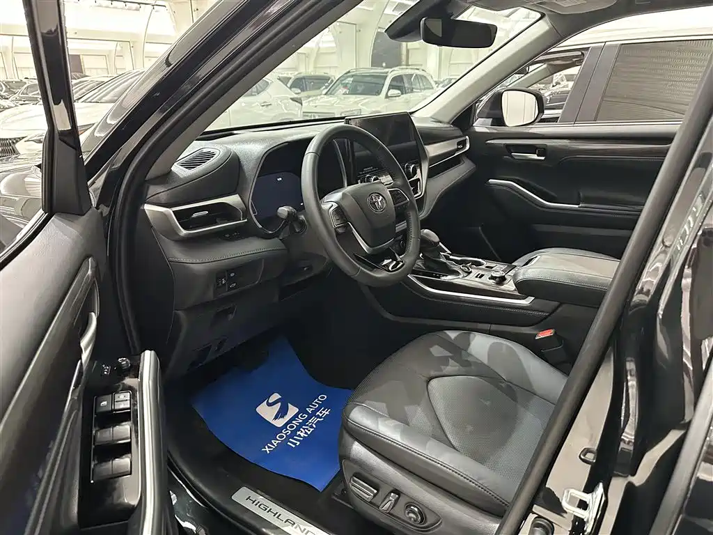 TOYOTA HIGHLANDER