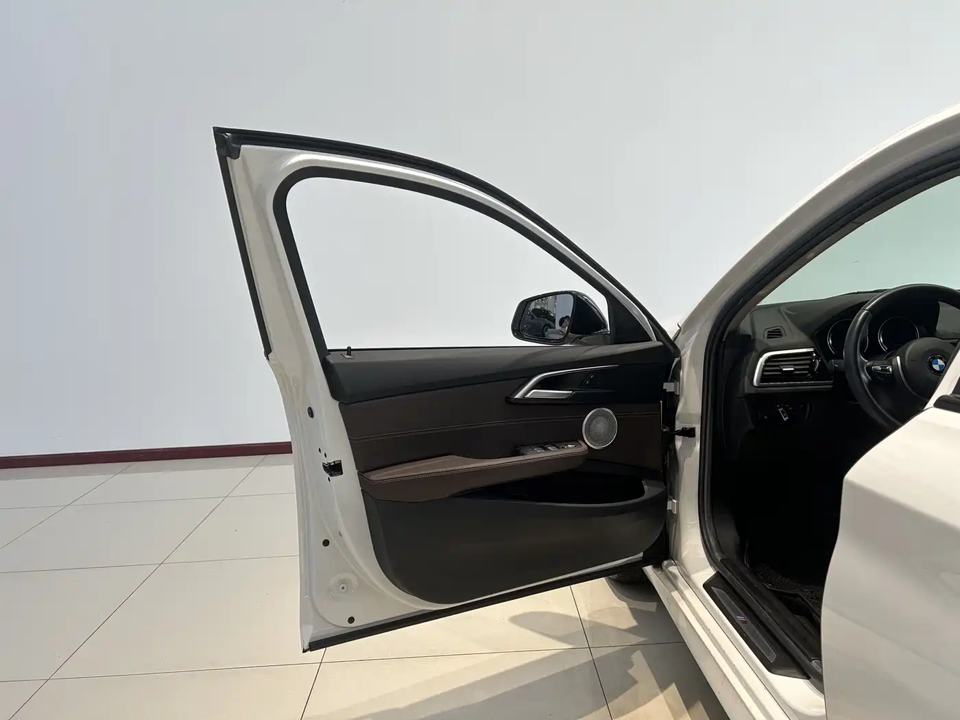 BMW 1 Series 2021 120i M Sport Shadow Edition фото 8