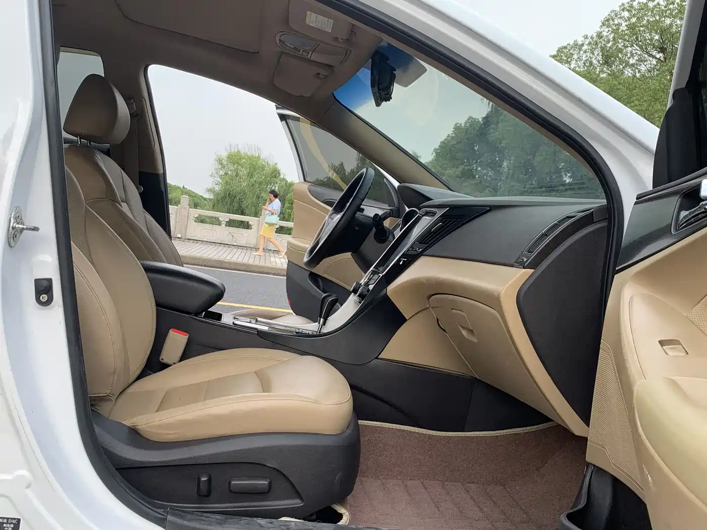 Hyundai Sonata 2013 2.0L Automatic Luxury Edition фото 12