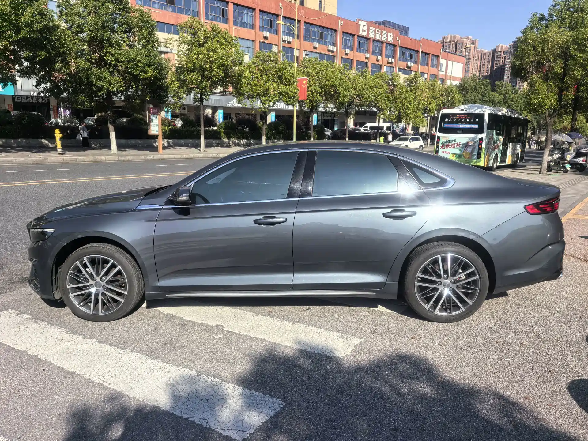 Фото 8 - Geely Preface