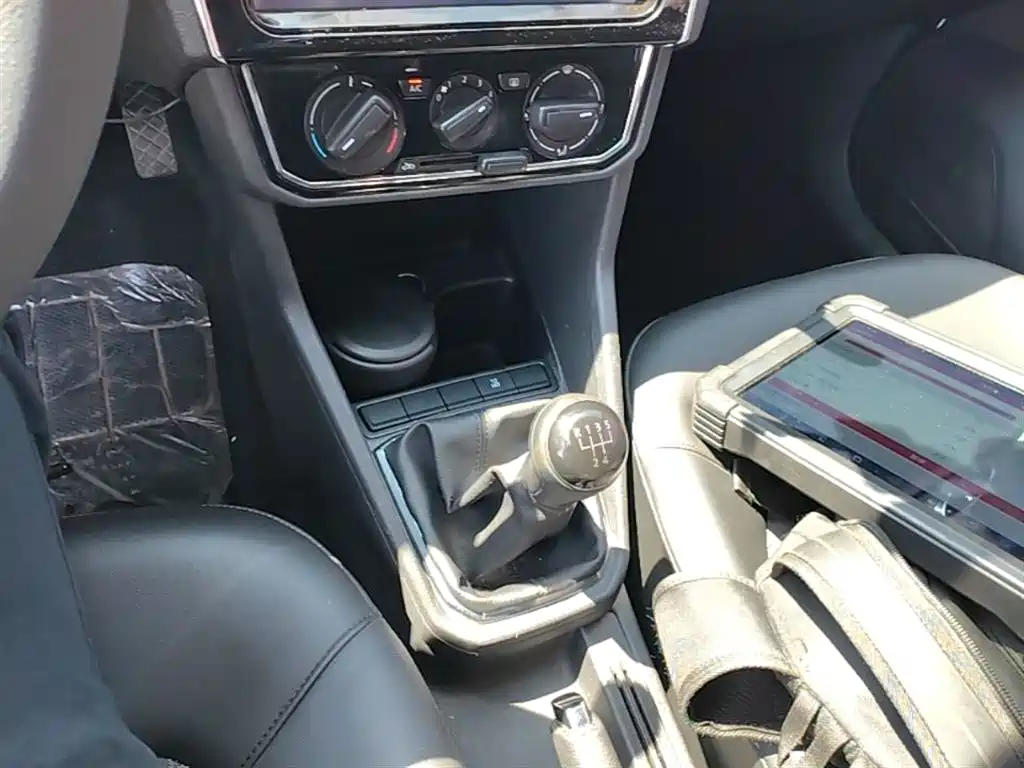 Volkswagen Jetta 2017 1.5L Manual Comfort фото 14
