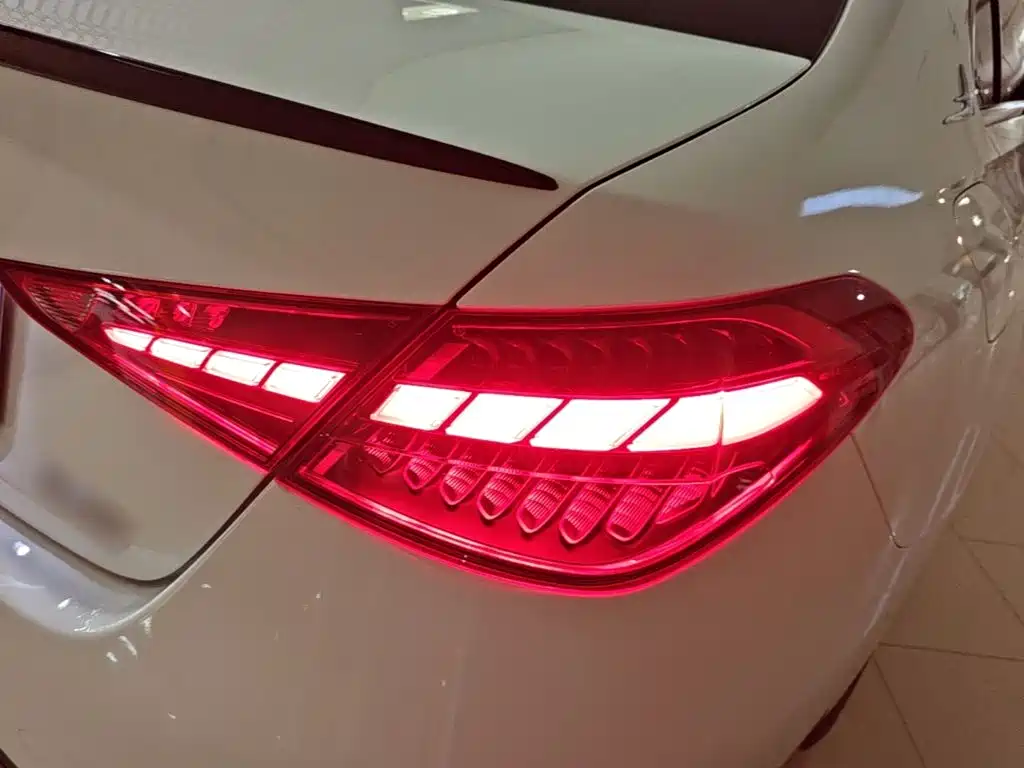 Photo 8 - Mercedes-Benz C-Class