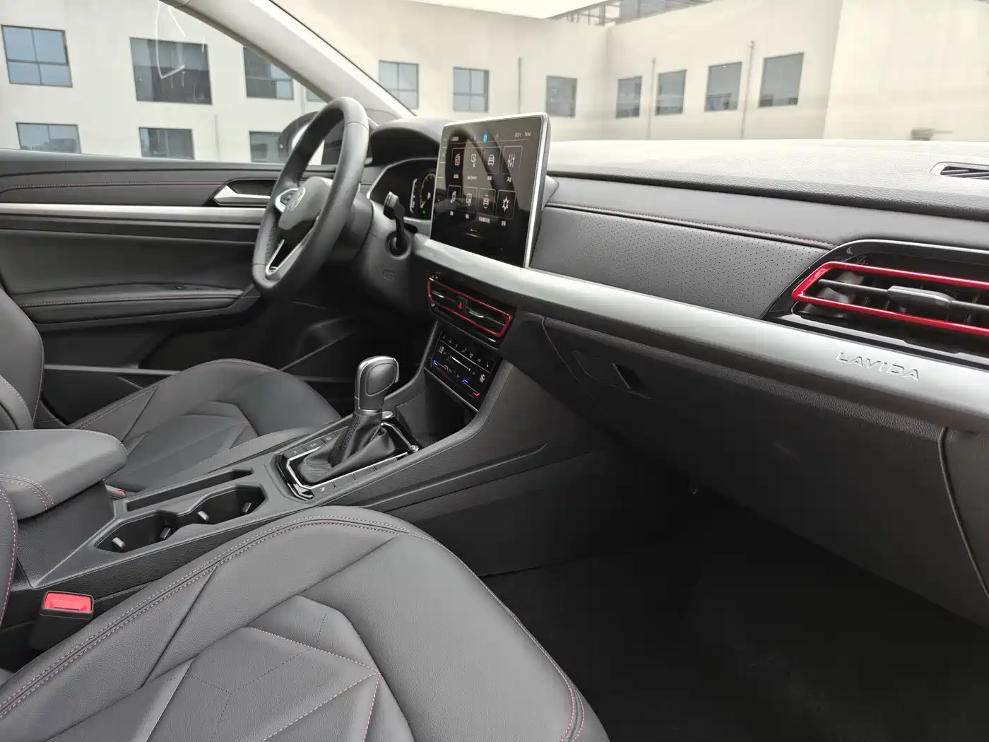 Volkswagen Lavida 2024 Model 300TSI DSG Starlight Leading Edition фото 17