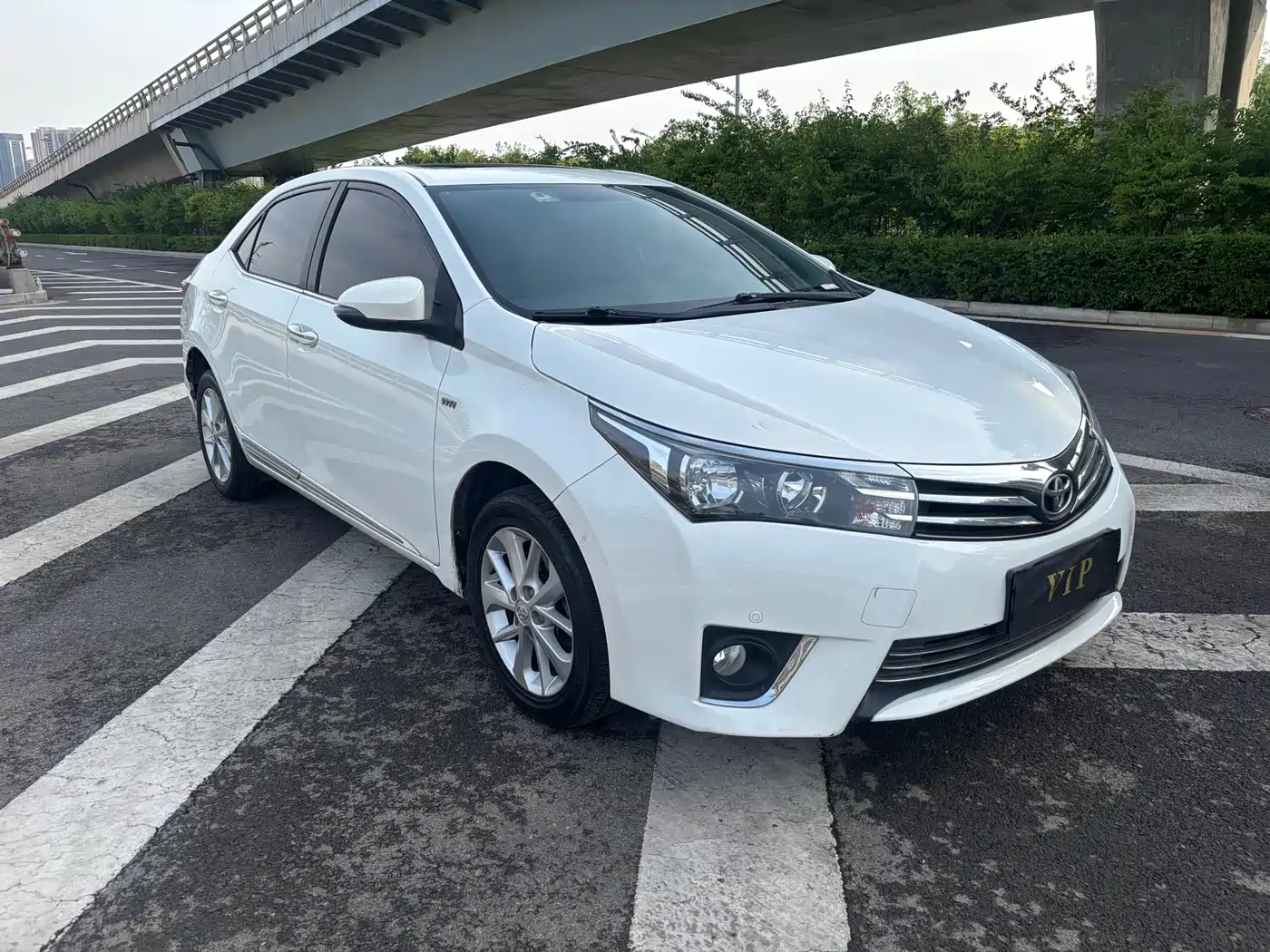 Toyota Corolla 2014 1.6L CVT GL-i Leather Edition фото 3