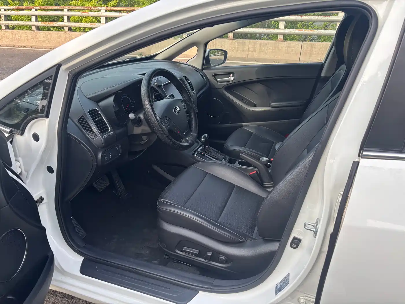 Kia K3 2017 1.6L Automatic 15th Anniversary Special GLS фото 4