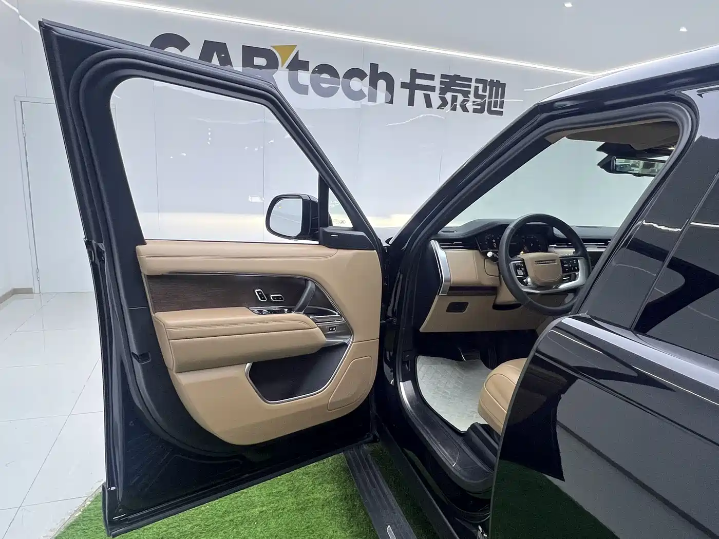 Land Rover Range Rover 2024 3.0 L6 360PS Golden Age Edition фото 21