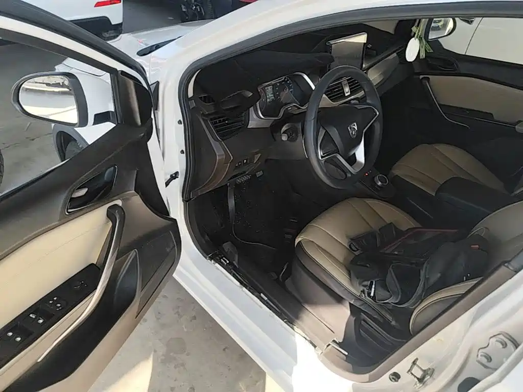Baojun 310W 2020 2020 1.5L Auto Comfort Edition China VI